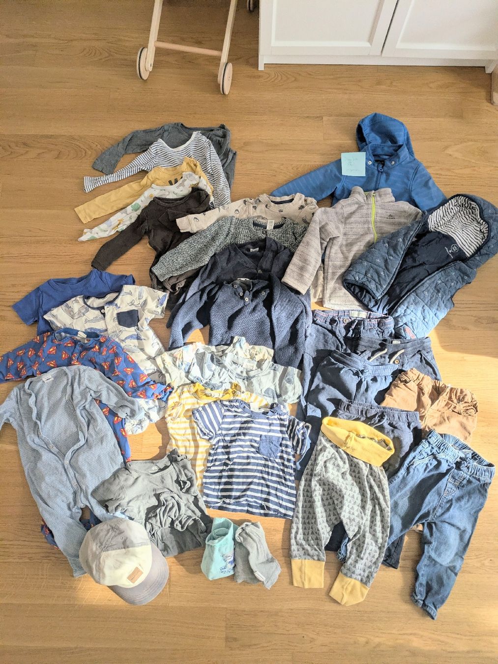 Ensembles coordonnés: Kleiderpaket Grösse 86 – D'occasion à Wädenswil par traviataa