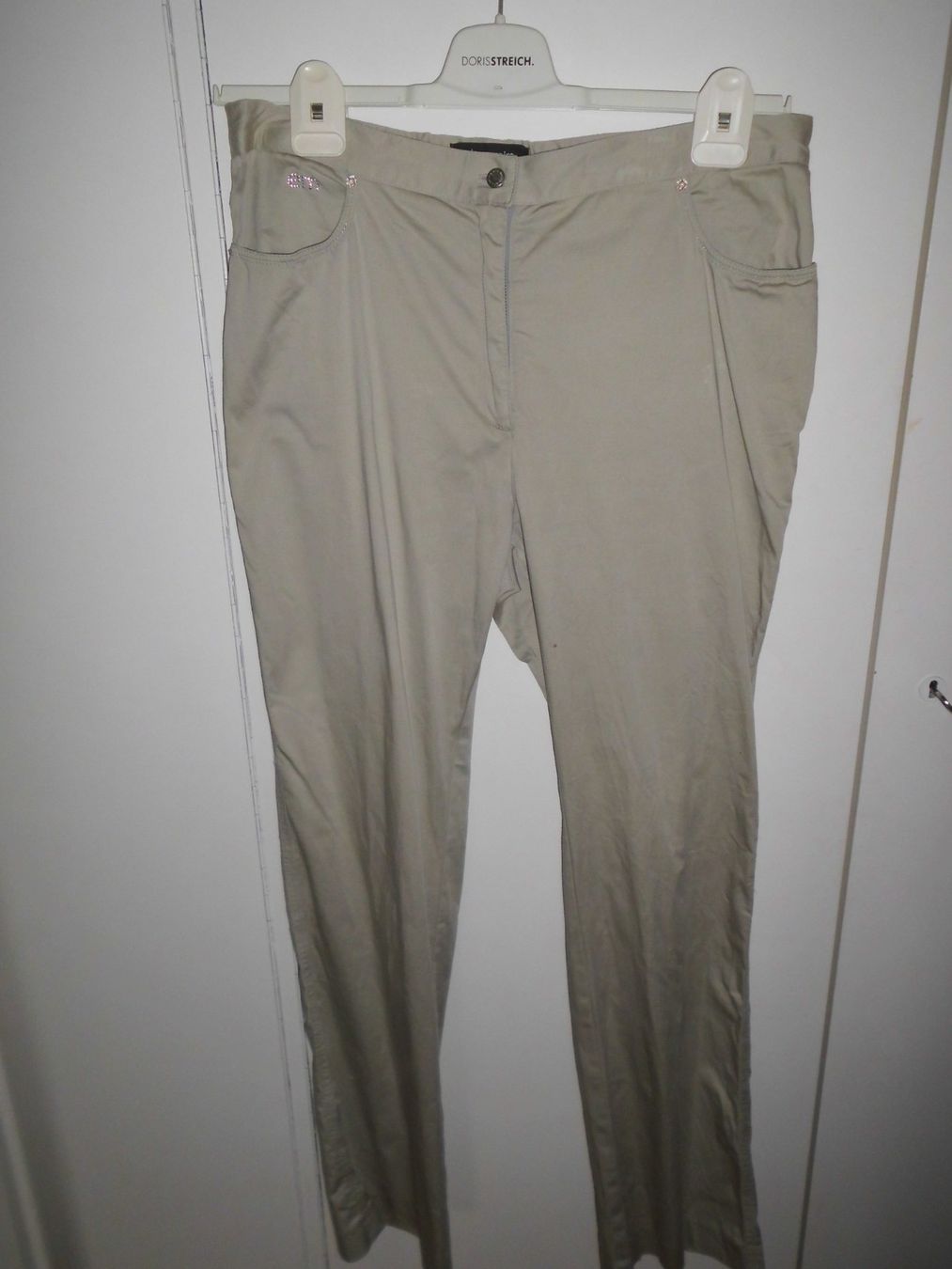Pantaloni: Pantalon gris en coton T. 44 – Usato da Marin-Epagnier venduto da Madja