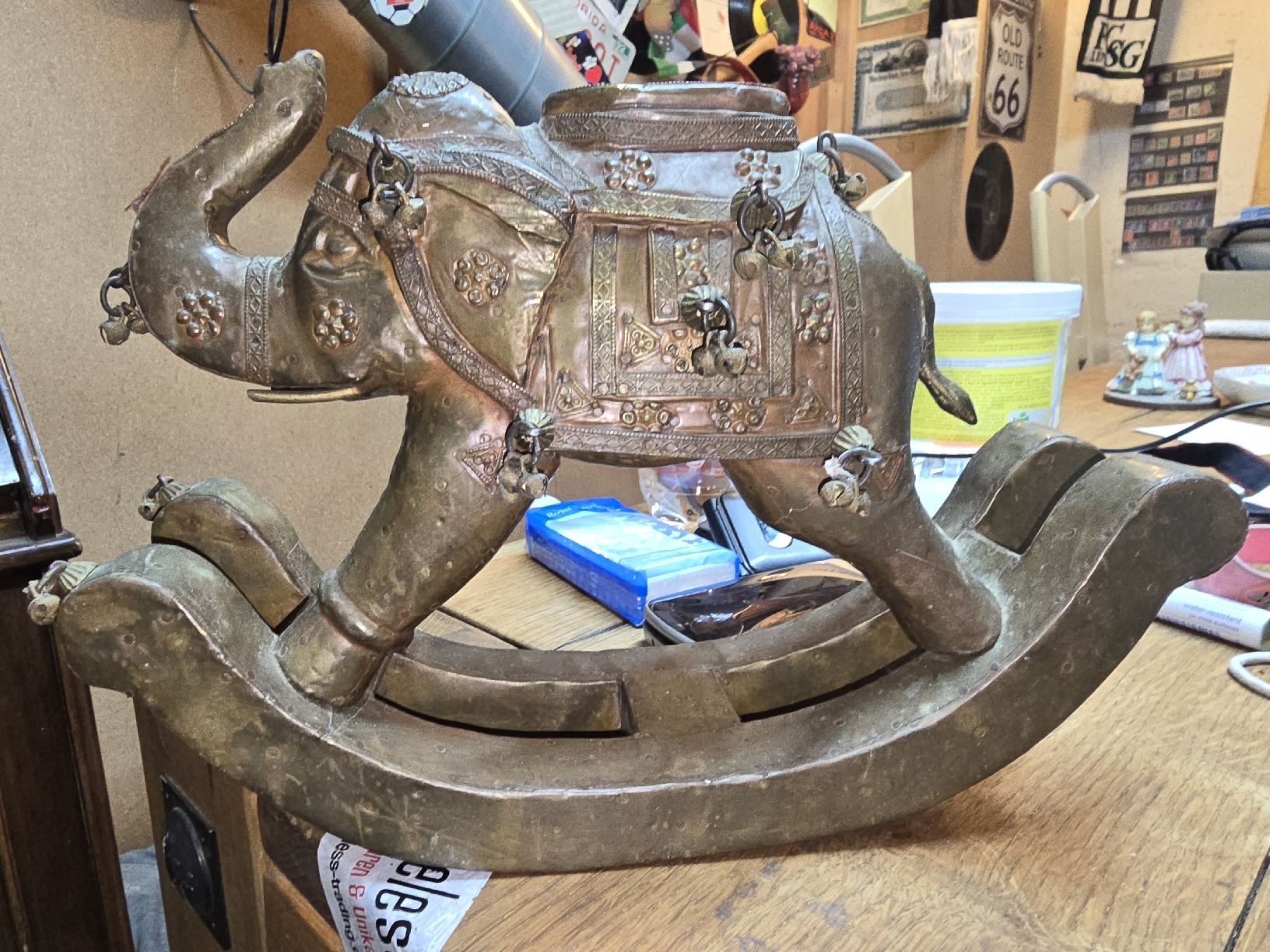 Statuette: Indischer Schaukelelefant Messing / Kupfer (D) – Usato da Rorschach venduto da TimelessTrading