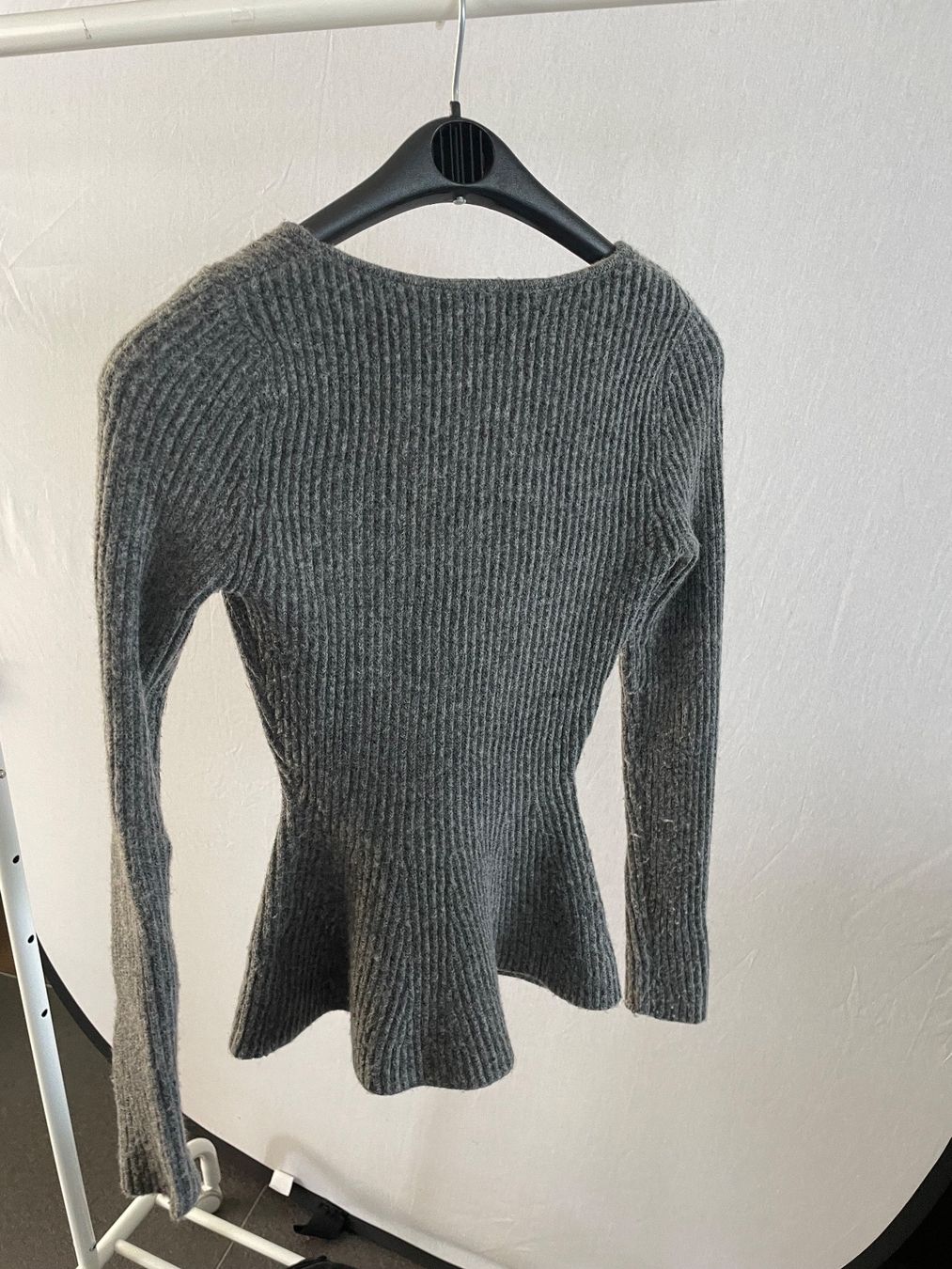 H&M Maglioni & Felpe: Grauer Strickpulli Gr. S taillierter Schnitt Herbstpulli H&M – Usato da Wollerau venduto da Poschro68 1