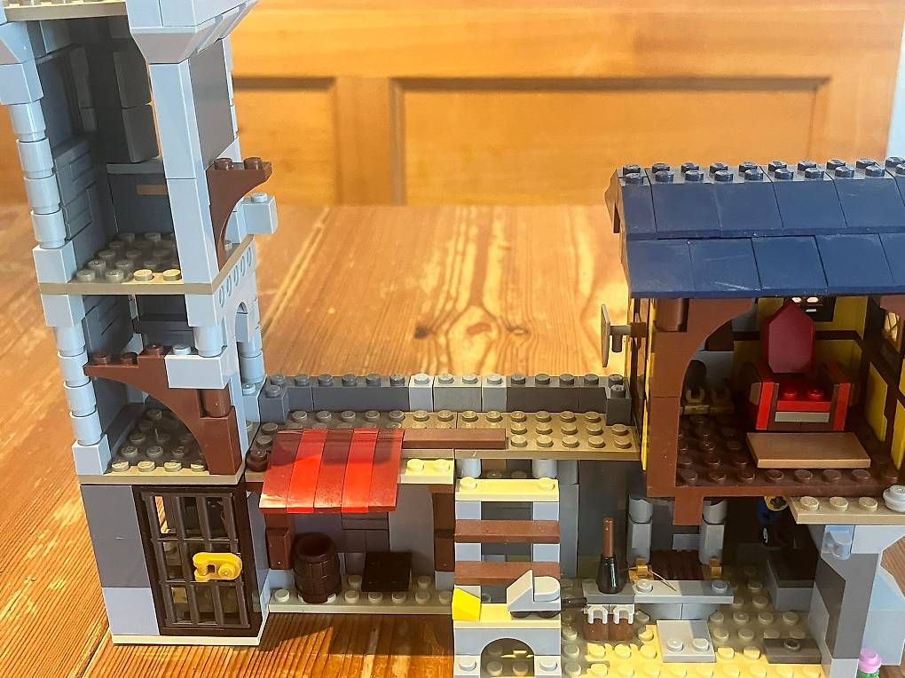 Spielzeuge: Legoburg – Gebraucht aus Rickenbach LU von Maxianer 1