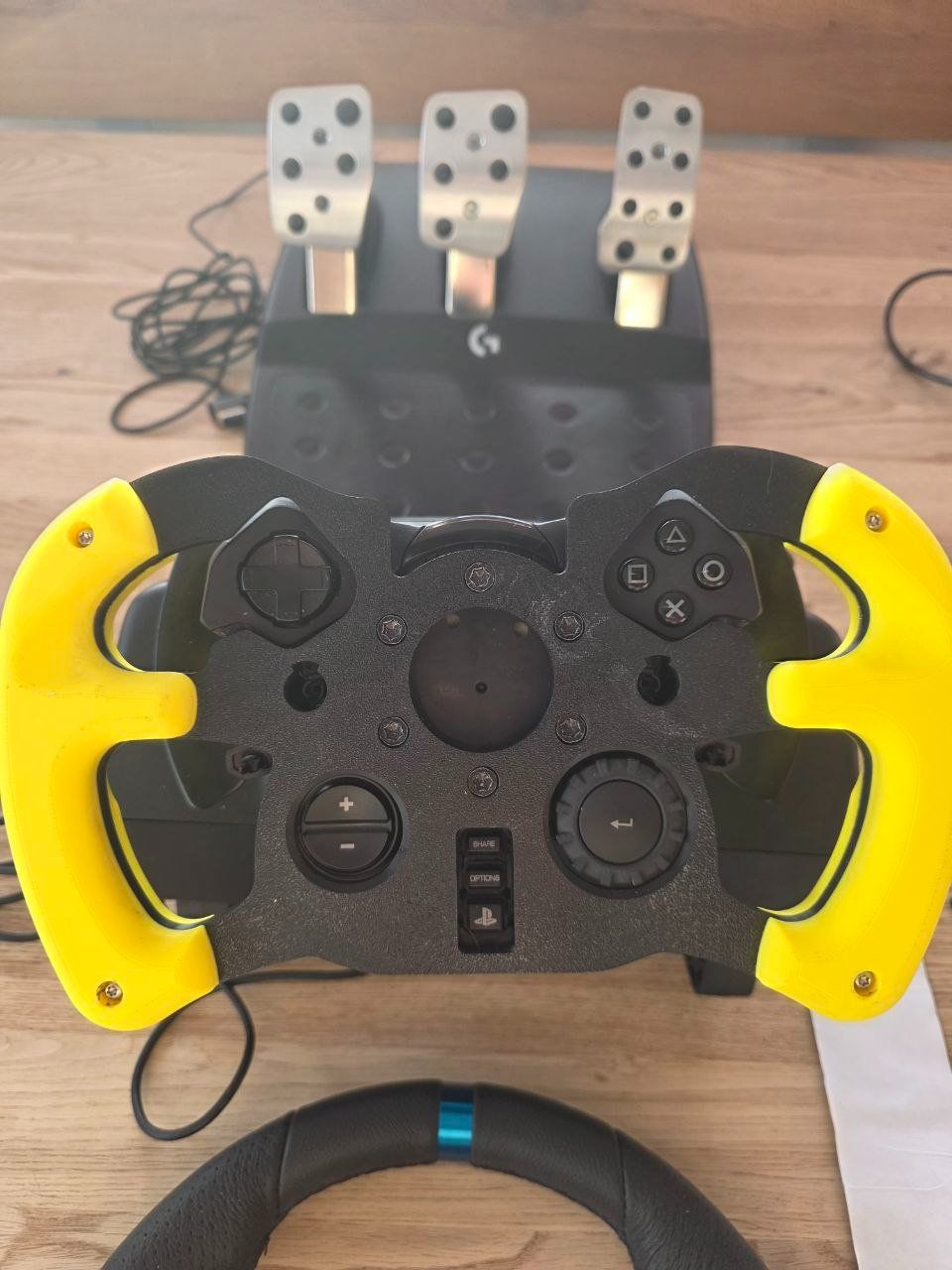 Logitech Console: Volant et siège logitech g923 – Usato da Monible venduto da .__. 5