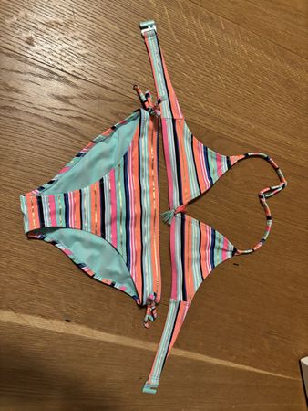 Bikini Gr. 134/140 gestreift