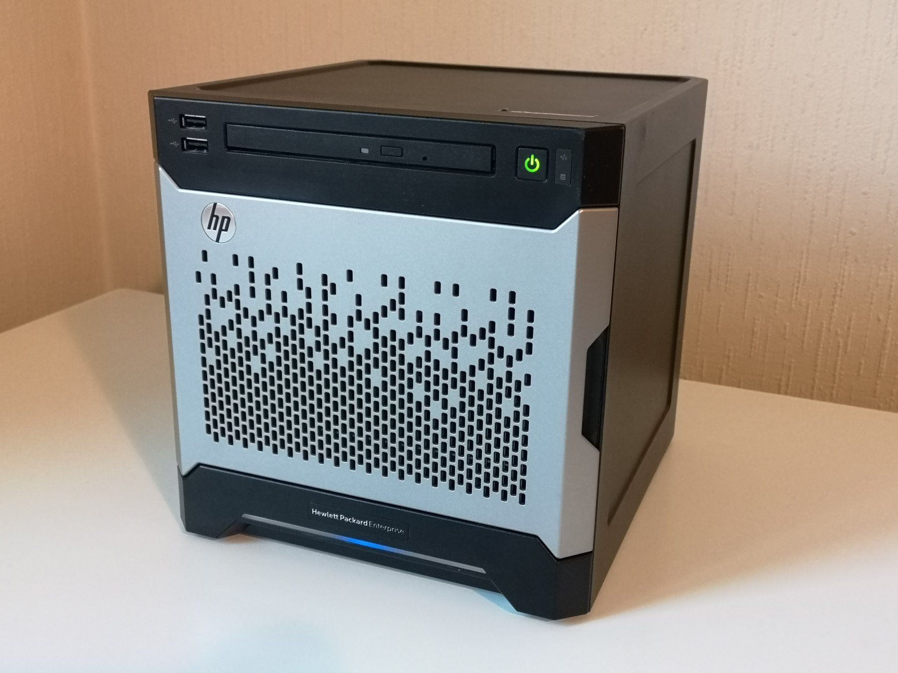 Hewlett Packard Server: HP ProLiant MicroServer Gen8 16GB – Gebraucht aus Lausanne von Conradind