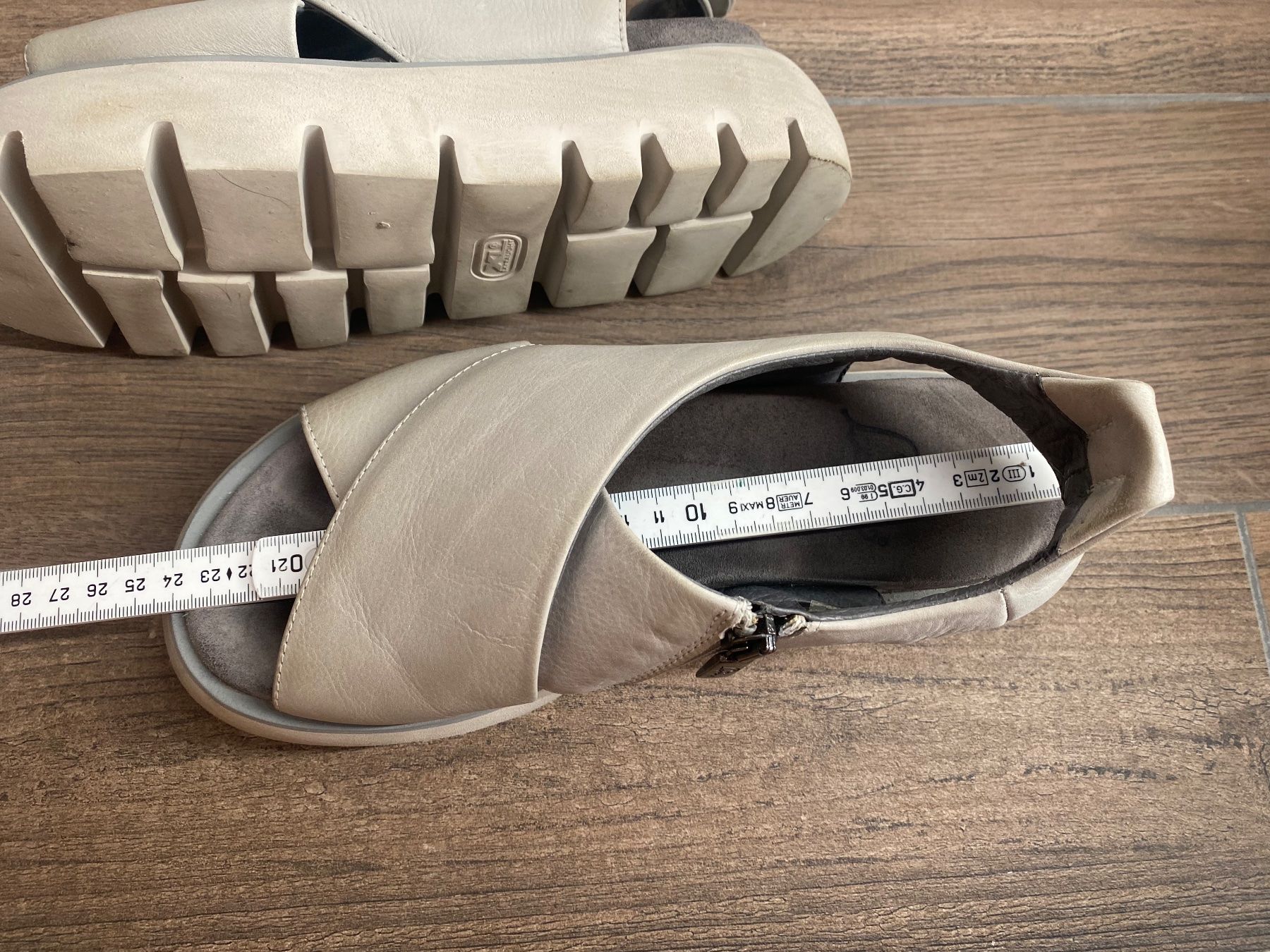 Lofina Damenschuhe: Lofina Sandalen grau Gr. 37 – Gebraucht aus Arlesheim von san_w9vr 3