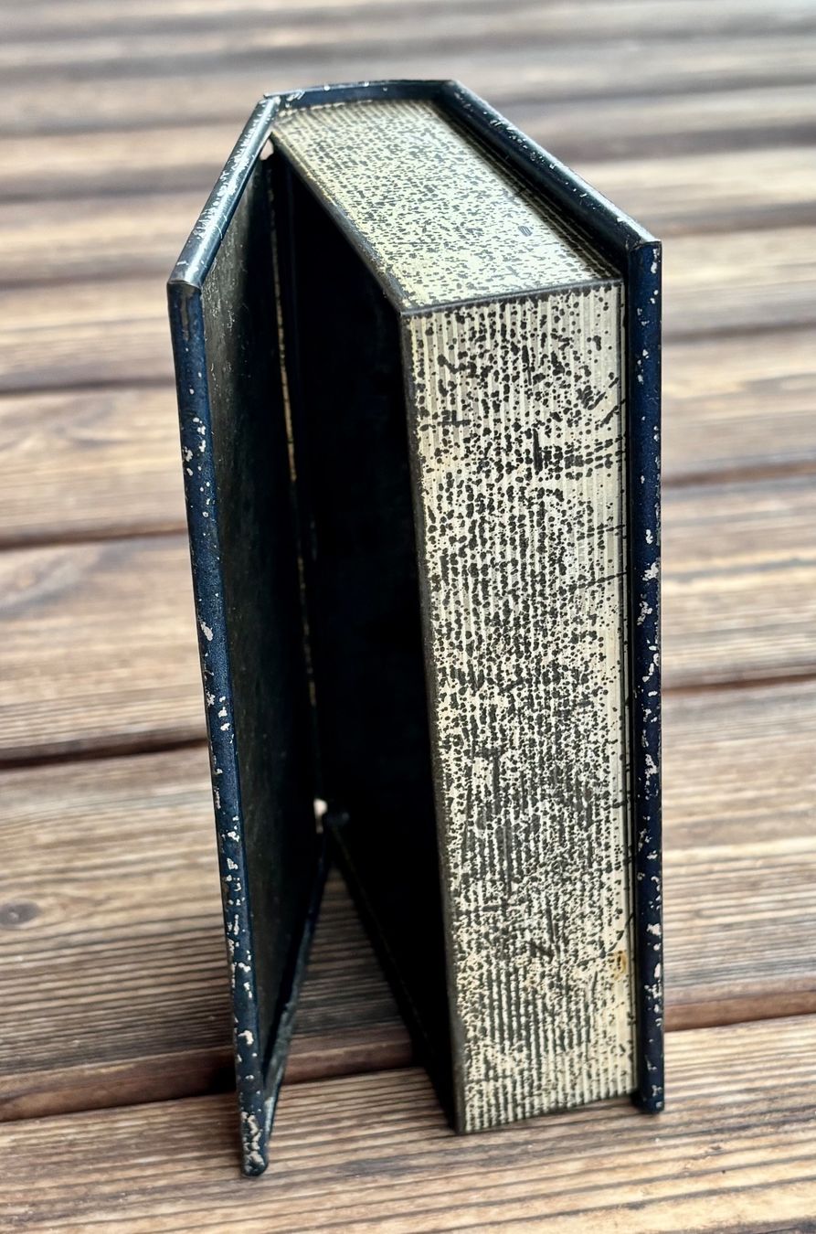 Pots: antike Blechbüchse im Buchdesign, Postkarten Büchse – D'occasion à Lüchingen par Eeizo 7