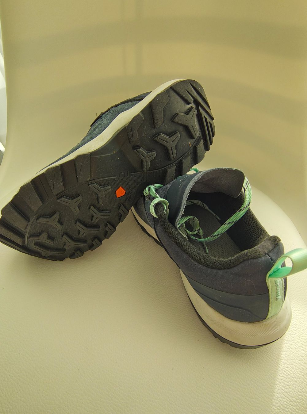 Decathlon Scarpe da donna: Wasserfeste Wanderschuhe gr 37 – Usato da Winterthur venduto da Husakeva 3