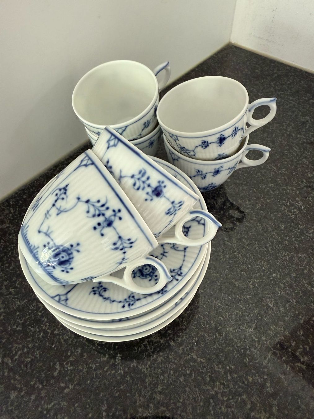 Royal Copenhagen Set di piatti: Royal Coppenhagen Mokkatassen mit Unterteller – Usato da Schaan venduto da ali_km9b 1