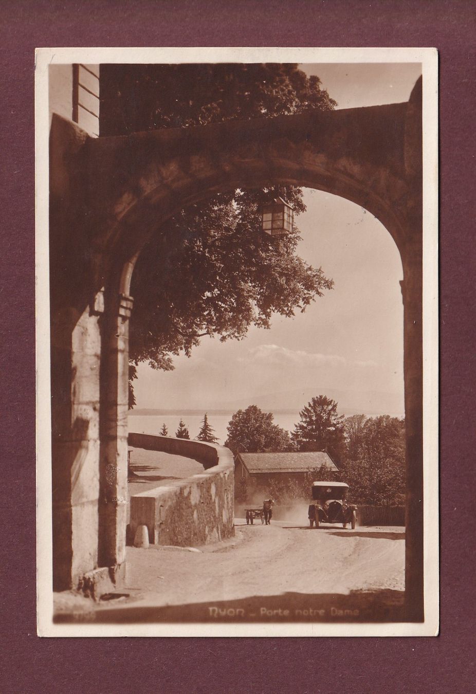 Cartoline postali: NYON - Porte Notre Dame - Auto - 1925 – Usato da Pully venduto da nicecards