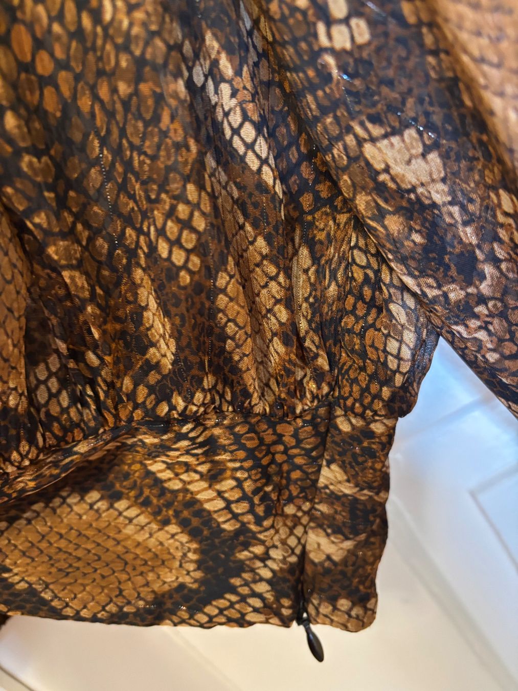 Camicette: Trendy Oberteil mit Schlangenmuster - GR M - VERSAND 2 CHF – Usato da Zürich venduto da Mohndprinzessin 1