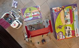 Schleich 72147: Horse Club - Tierarztbesuch im Stall, Pferde