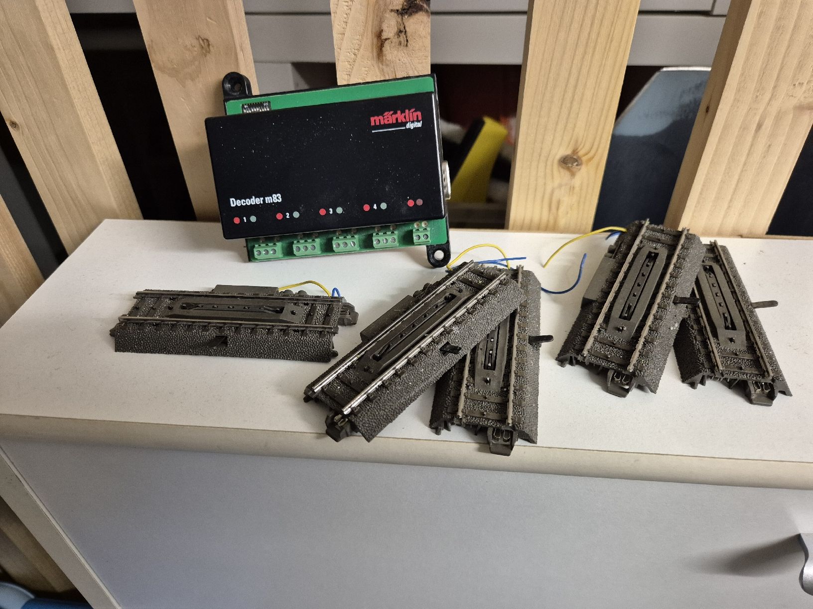 Märklin Modelleisenbahnen: Märklin Decoder m83 mit Schienenstücken guter Zustand – Gebraucht aus Morschach von Chris_Walchwil 1