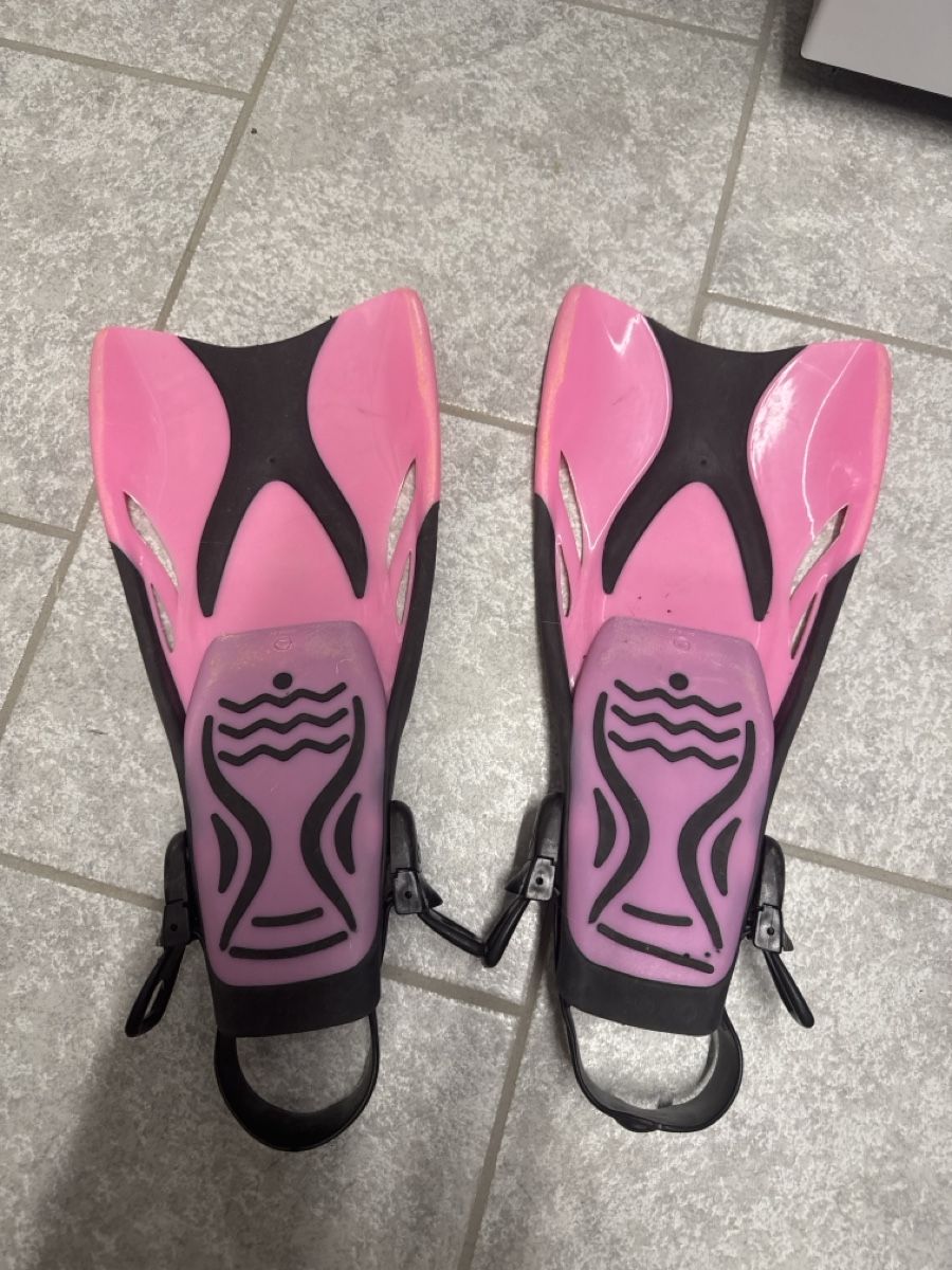 Flossen, Masken & Schnorchel: Aqualung Flossen Pink Grösse S  – Gebraucht aus Oberweningen von Jogi2 1