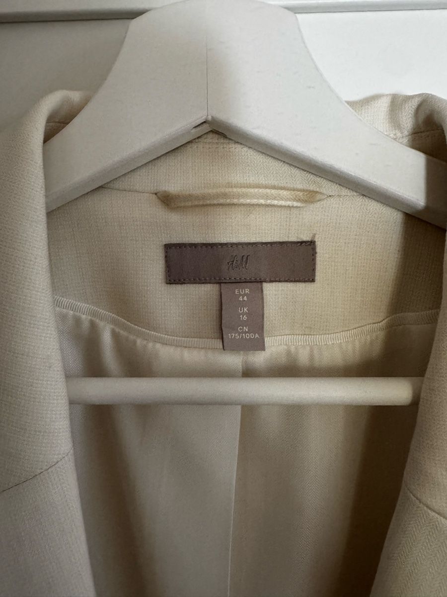 H&M Completi & Tailleur: H&M Blazer in weiss Gr. 44 – Nuovo (secondo la descrizione) da St. Gallen venduto da mic_y2tq 2