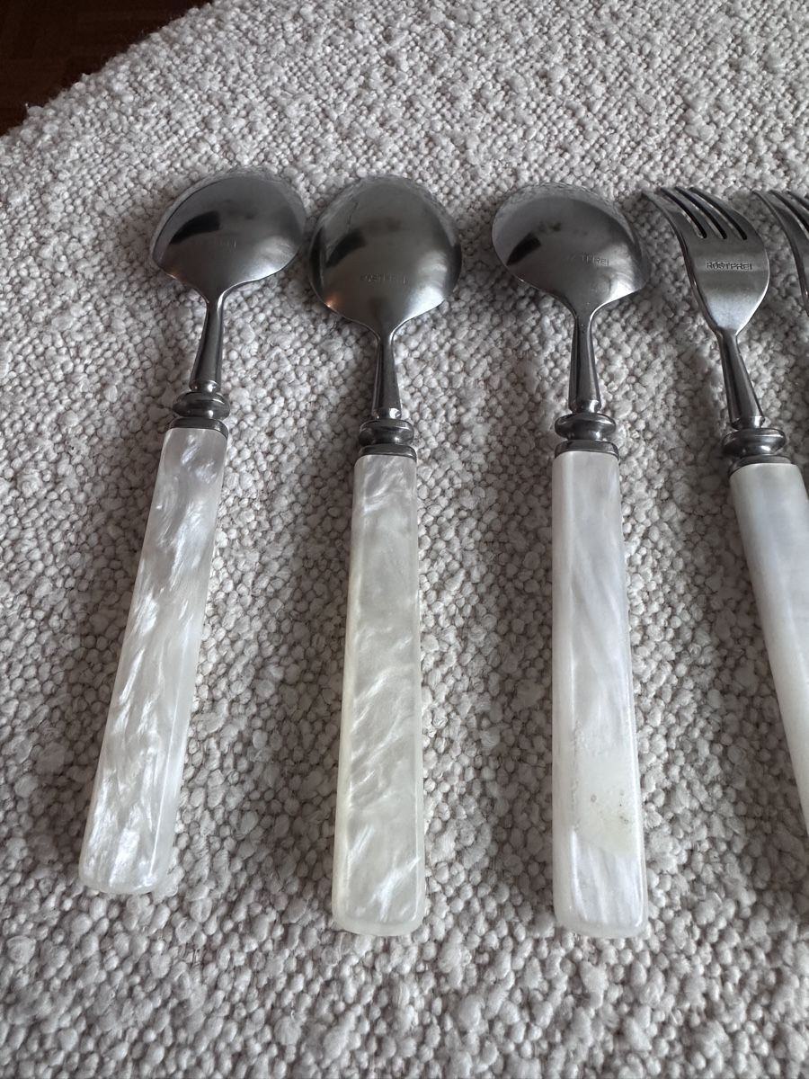 Set di posate: Besteck Set weiss mit Perlmutt Optik 9 teilig – Usato da Baden venduto da Marytumby 4