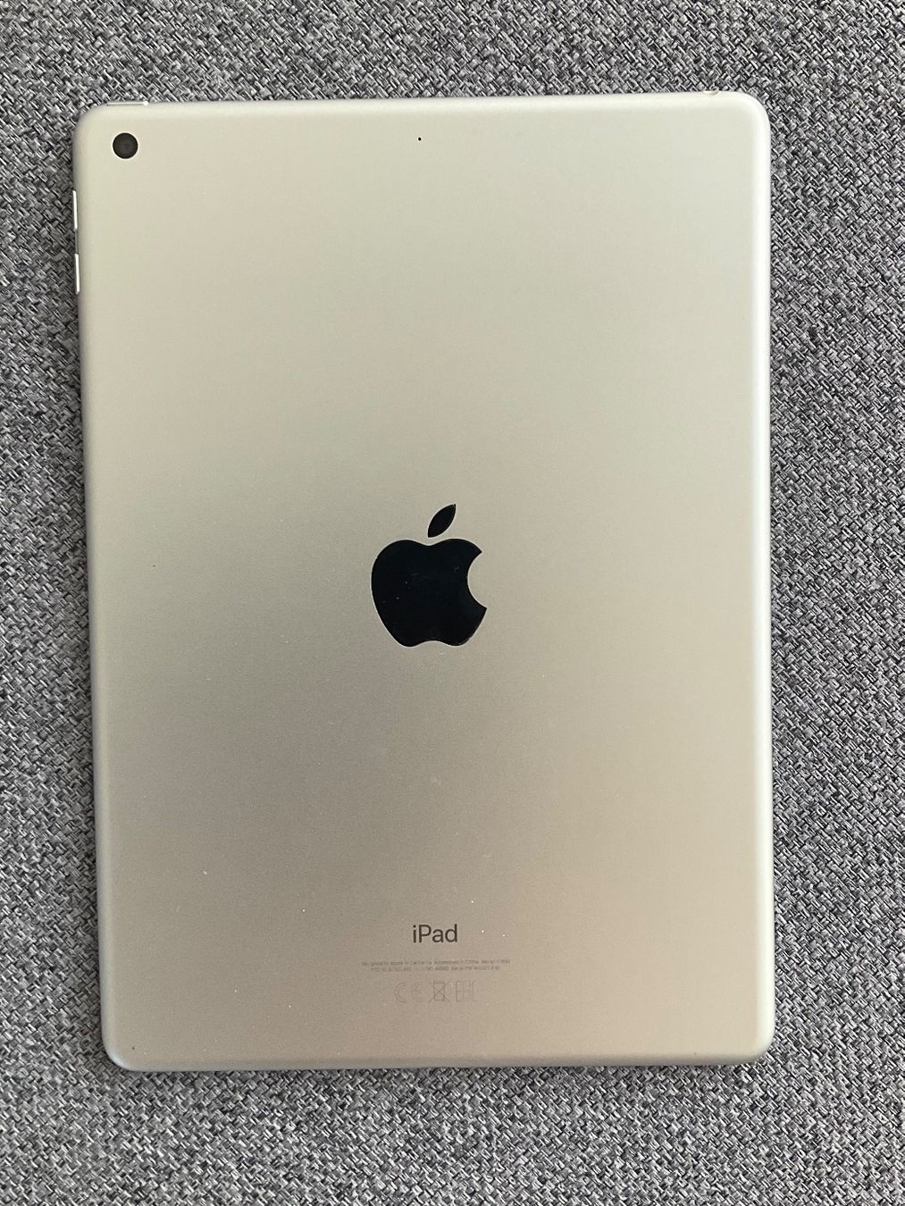 Apple Tablettes PC: iPad 6. Generation silber 32GB WLAN – D'occasion à Rümlang par Sebastian94s 1