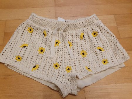 Bershka Shorts, Grösse 10-12 Jahre, Sommer-Look mit Blumen