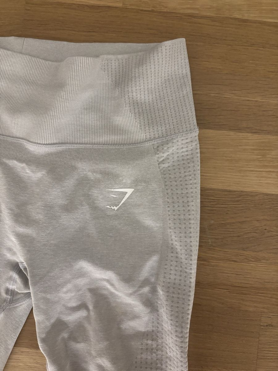 Gymshark Leggings: Gymshark Leggings hellgrau – Gebraucht aus Bern von Enaywi 1