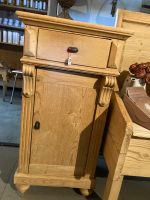 antikes Holznachttischli