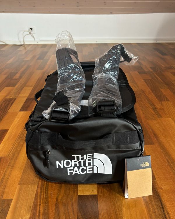 BRAND NEW The North Face Base Camp Duffel Bag 50L Kaufen auf Ricardo