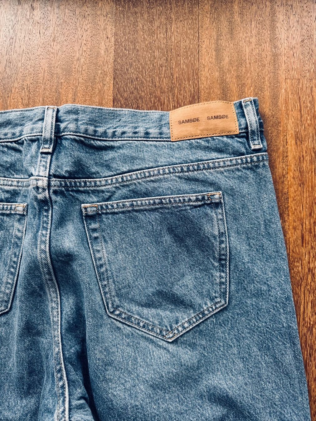 Samsøe Samsøe Jeans: SAMSOE SAMSOE Slim Fit Jeans Blau Grösse 33 – Nuovo e nell'imballaggio originale da Ennetbaden venduto da DanielCPH 2