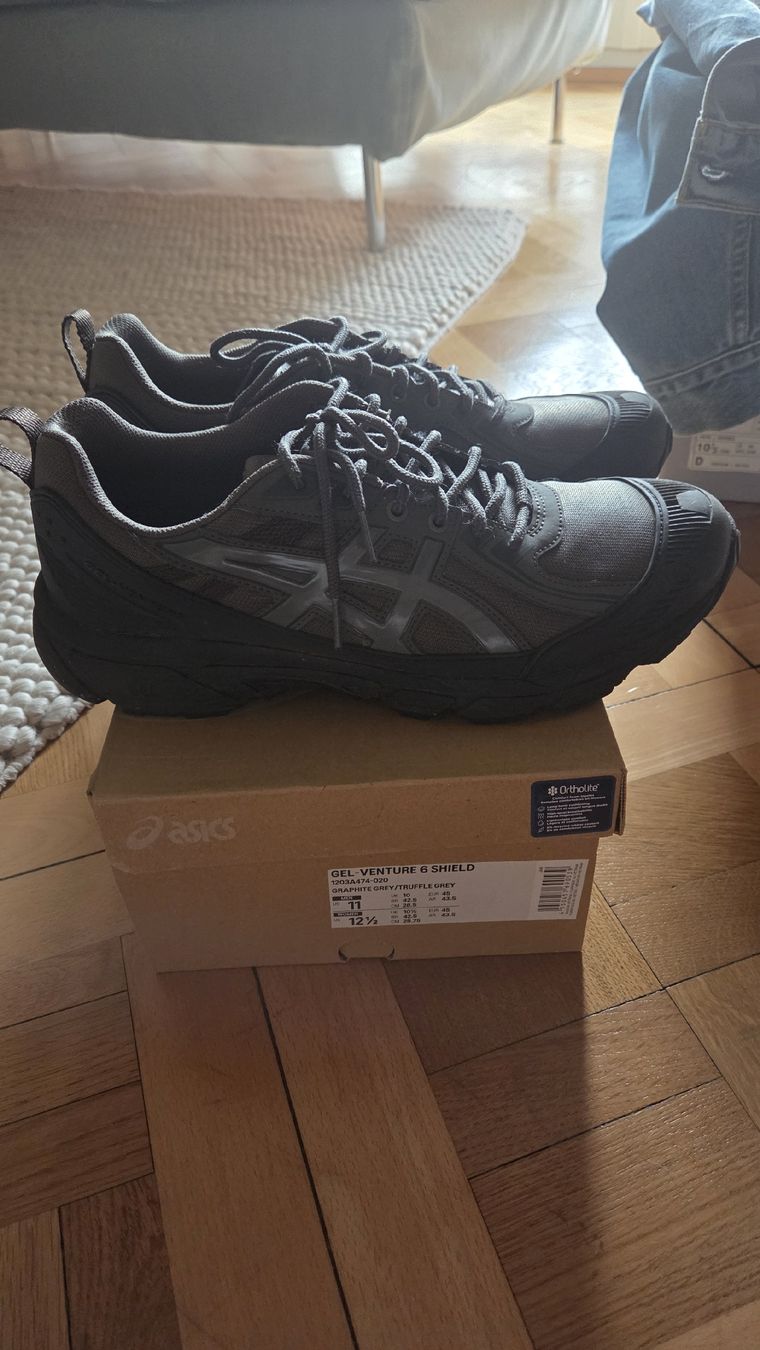 Asics Scarpe da uomo: Asics Gel Venture 6 Shield  – Usato da Genève venduto da narabda