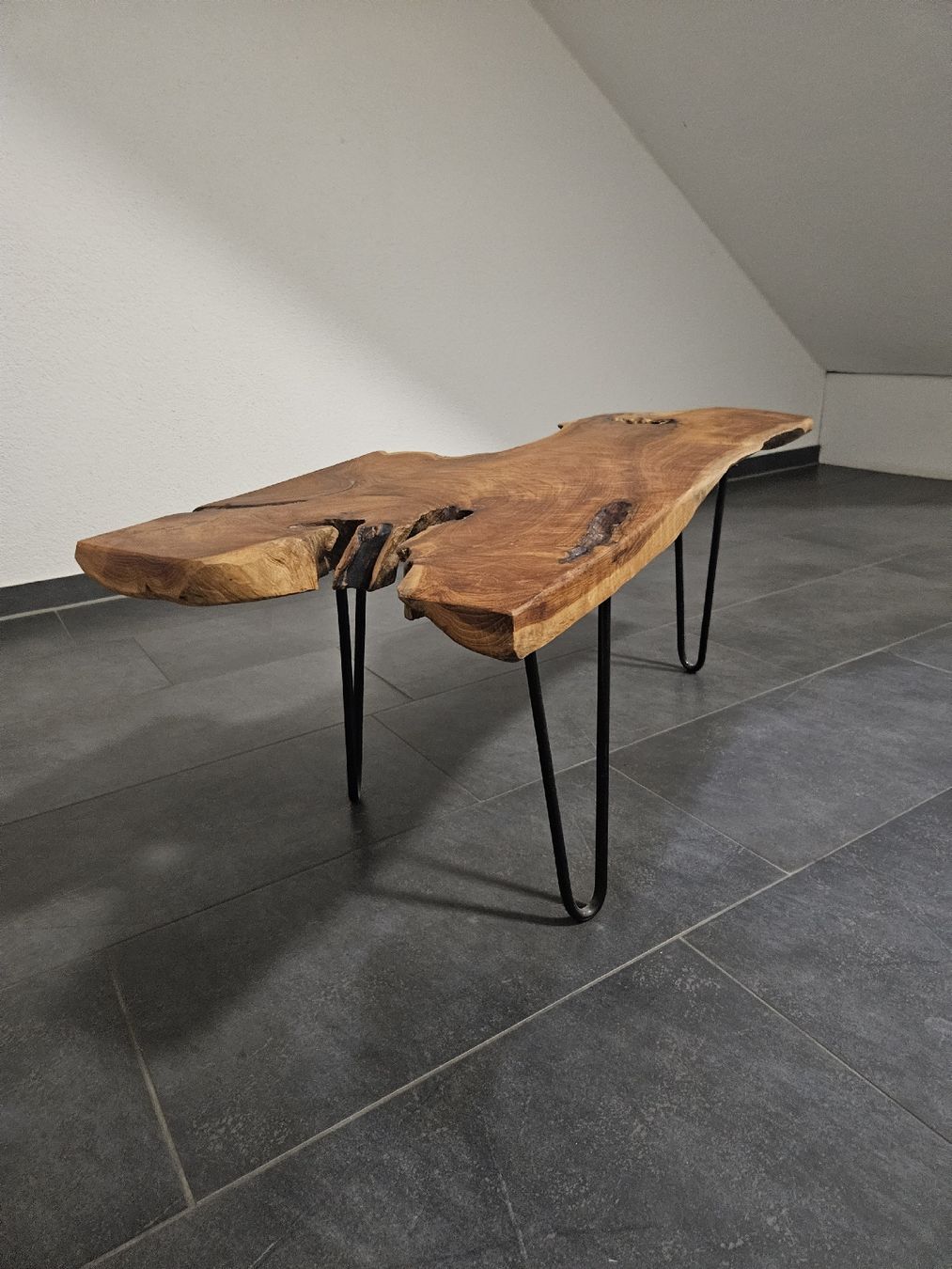 Tables: Couchtisch Baumkante mit Metallbeinen Unikat – D'occasion à Buchs ZH par rit_s6kv 4