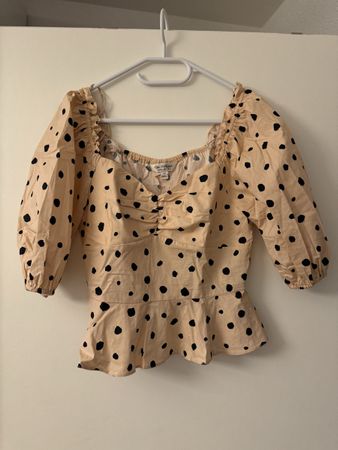 Chemisier à pois, taille M, parfait pour l'été