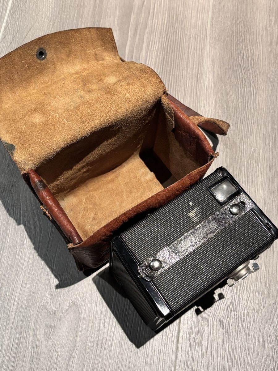 Fotocamera: Agfa Box Camera with Leather Case Used – Usato da La Chaux-de-Fonds venduto da joa_jk5g 1