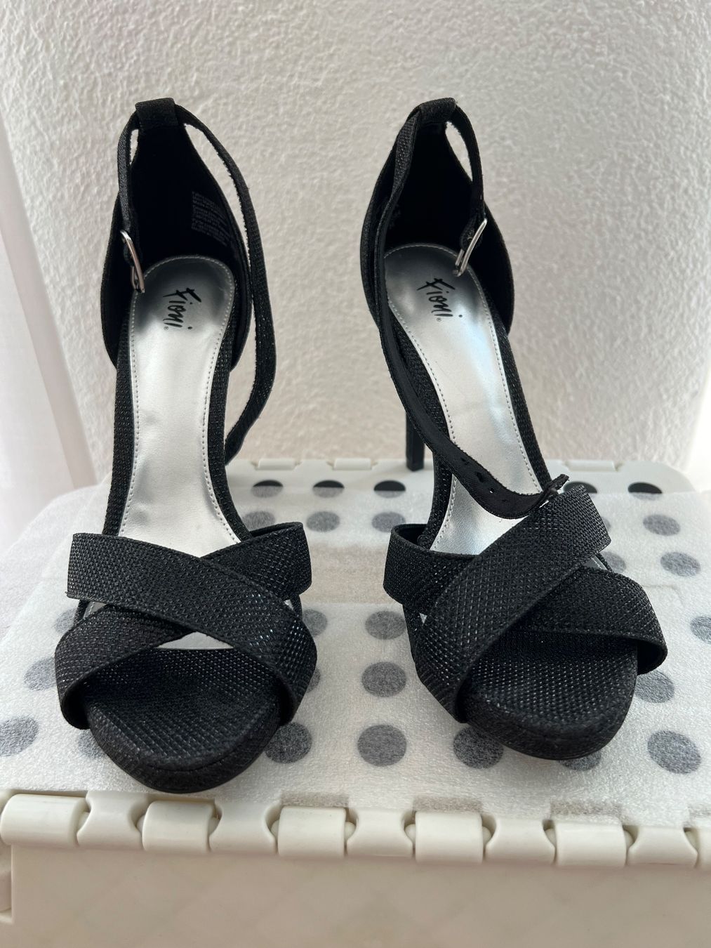 Scarpe da donna: Schwarze Pumps glitzern - ungetragen – Nuovo (secondo la descrizione) da Jona venduto da n.ferrari