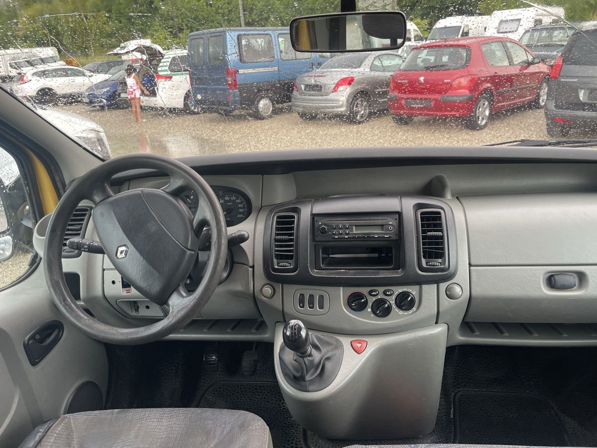 Renault Automobili: Renault Trafic dCi 100  9 sitzer – Usato da Basel venduto da Rikardo_1979 6