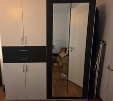 Kleiderkasten schwarz und weiss