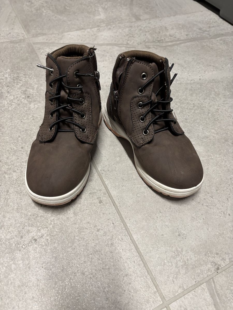 Scarpe da uomo: Souliers taille 31 fermeture éclair – Usato da Salvenach venduto da gwenwywar