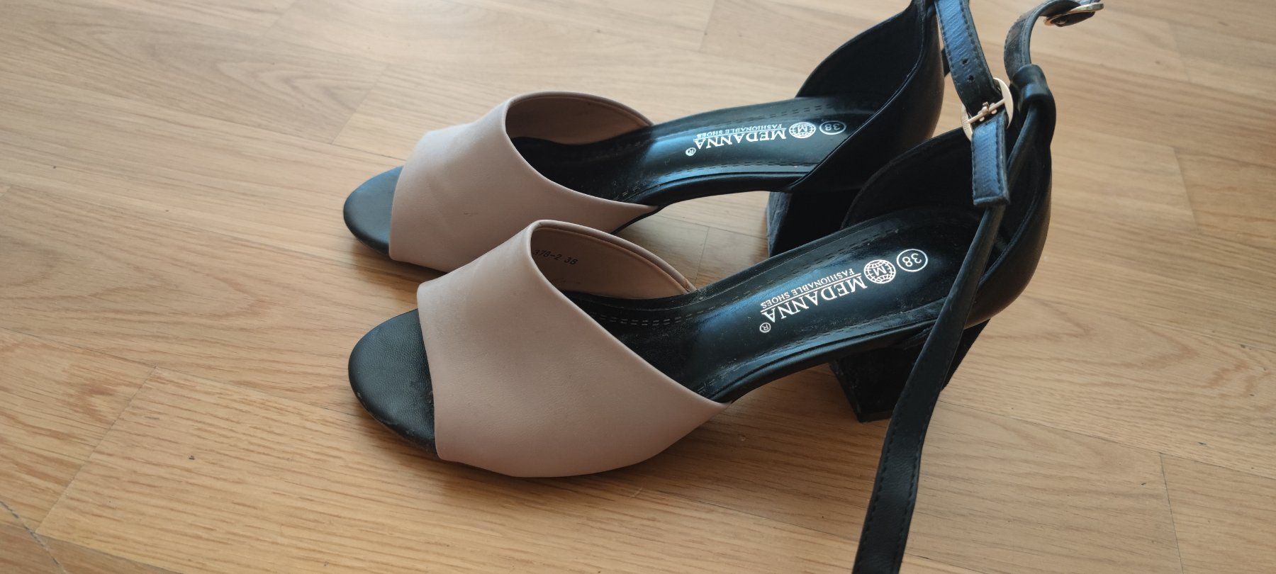 Scarpe da donna: Sandalen mit Absatz wie NEU – Nuovo (secondo la descrizione) da Zug venduto da vik_8fdf 1