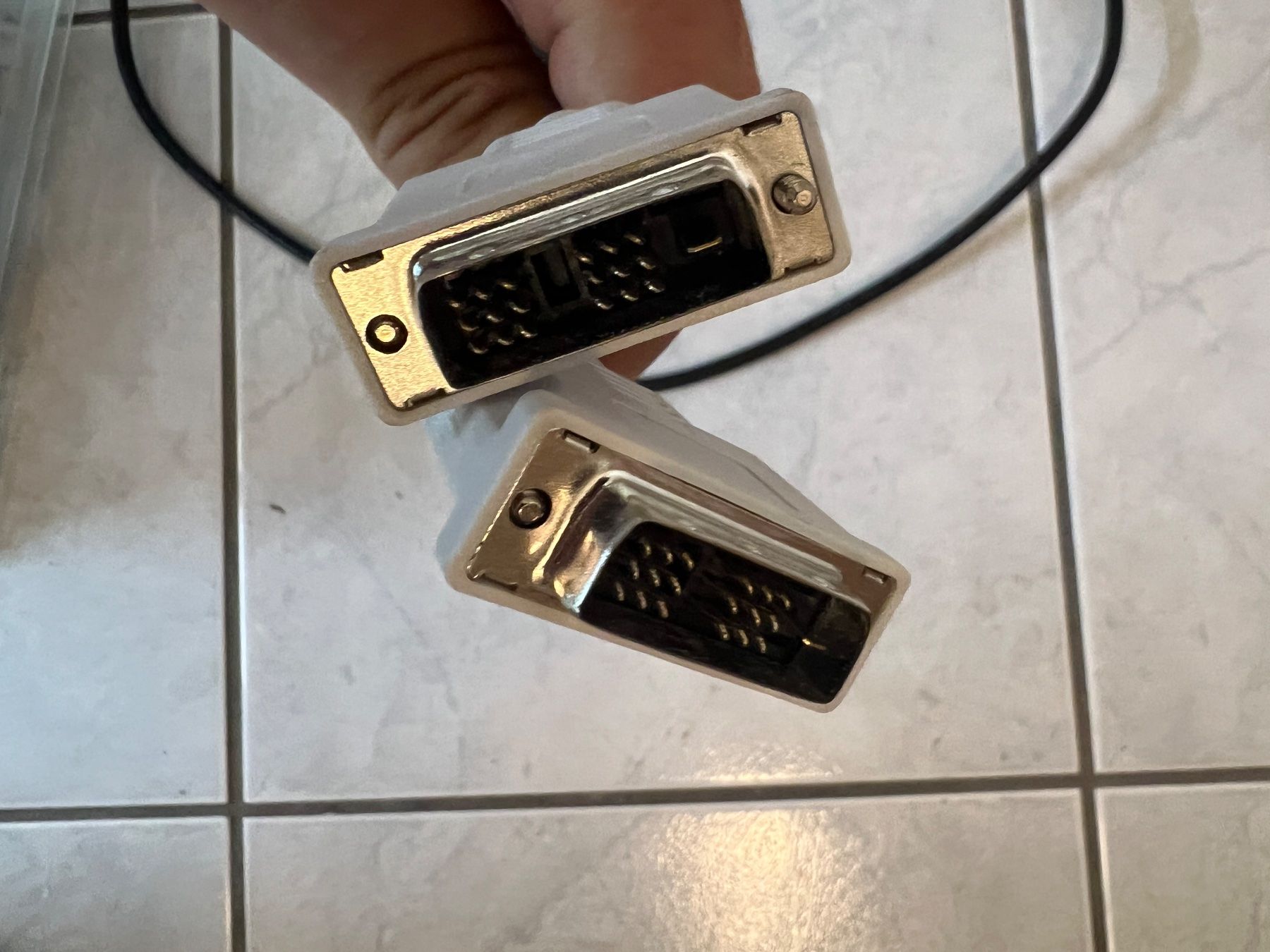 Kabel: 30 x DVI Kabel – Gebraucht aus Basel von La.Bonne.affaire 1