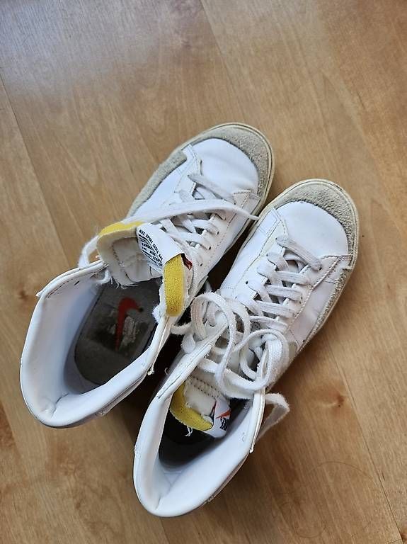 Scarpe da uomo: nike blazer grösse 39 – Usato da Kiesen venduto da Laura._