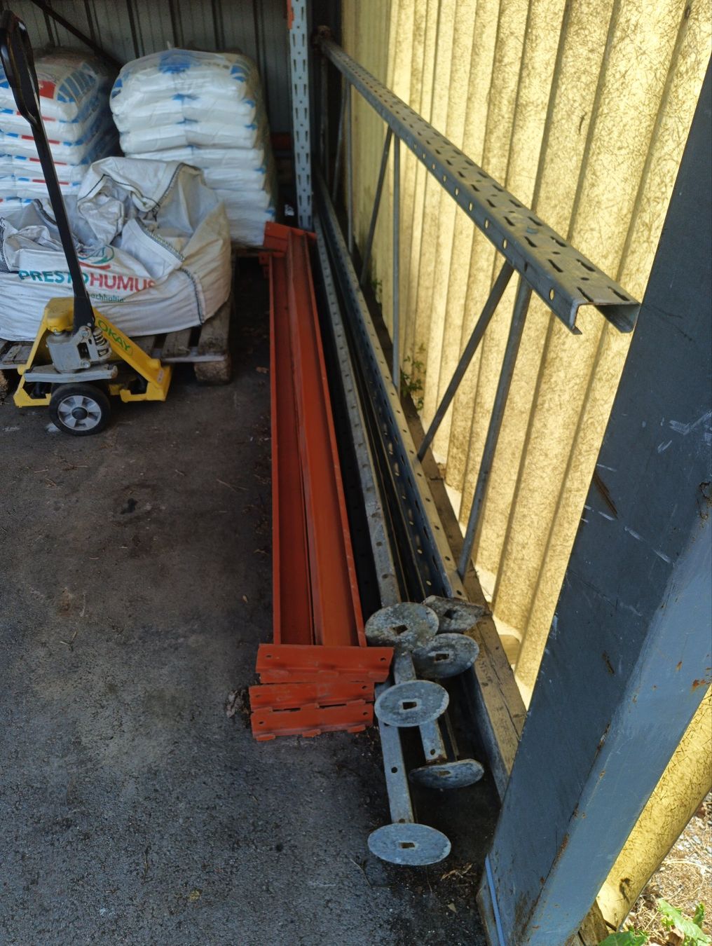 Scaffali: Lagerregal Träger Orange, gebraucht, robust – Usato da Weite venduto da KingArthur0815 2