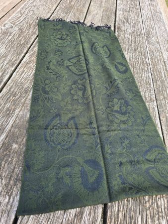 Kleidung: Schal olive, Paisleymuster
