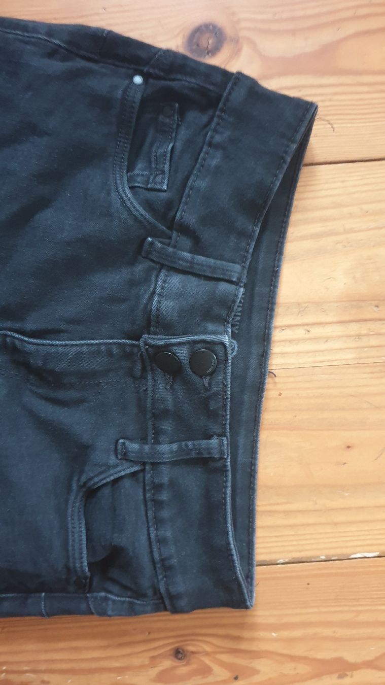 Jeans: Schwarze Jeans Gr. 38 – Usato da Gränichen venduto da mic_x2zf 1