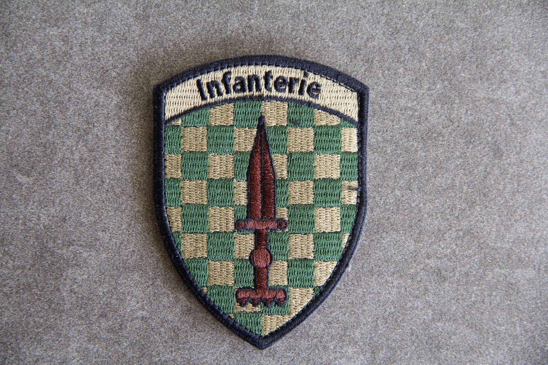 Schweizer Armee Placchette & Badge: Inf OS Offiziersschule, Badge mit Klett – Usato da Belp venduto da Tomsek
