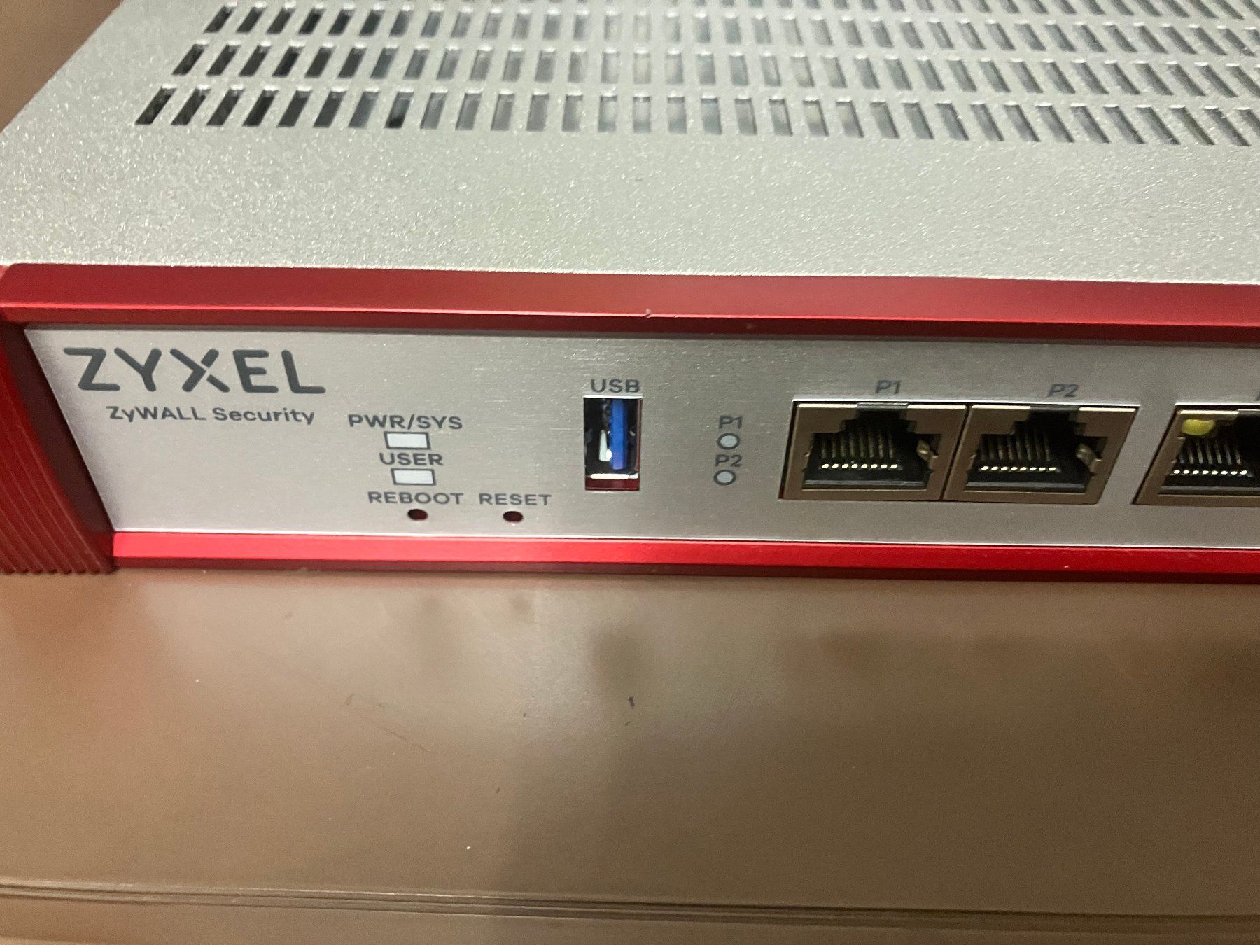Zyxel Firewall: Zyxel Zywall USG FLEX 200H – Usato da Würenlos venduto da soleinvictus