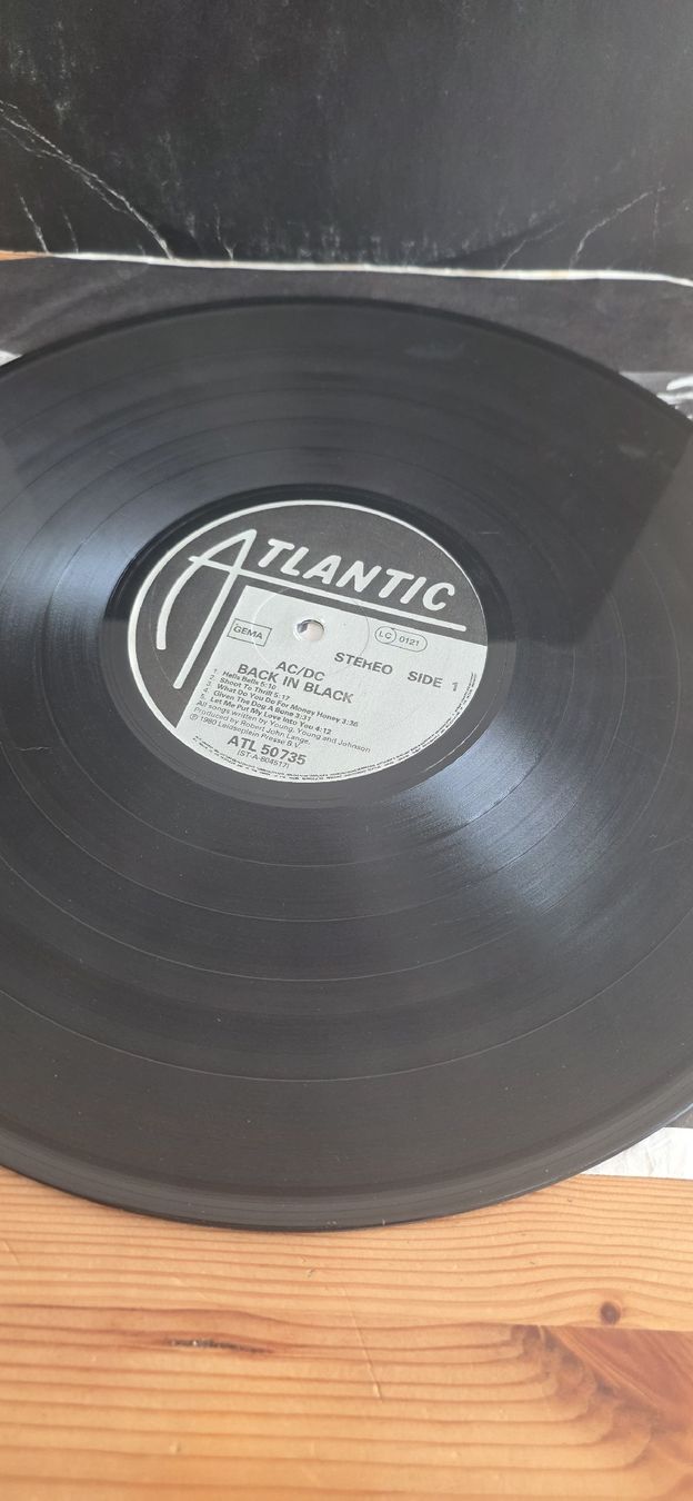 Dischi in vinile: AC/DC - Back In Black,Poor – Usato da Yvonand venduto da RF-VINYL 1