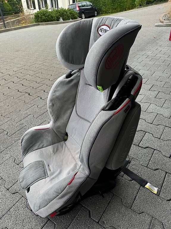 Seggiolini per auto: Heyner Kindersitz zu verkaufen – Usato da Wädenswil venduto da iw02c441