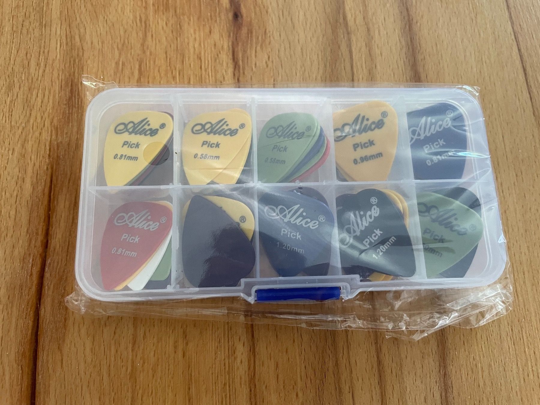 Musikinstrumente: Plektrum Set – Neu und originalverpackt aus Wald ZH von