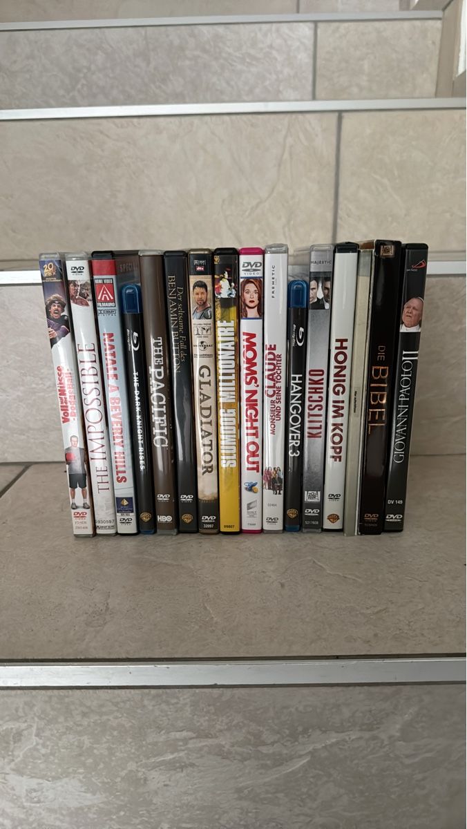 Tutti i DVDs: 16 DVDs - Komödien, Action & mehr! – Usato da Münchenbuchsee venduto da LuiConte 1