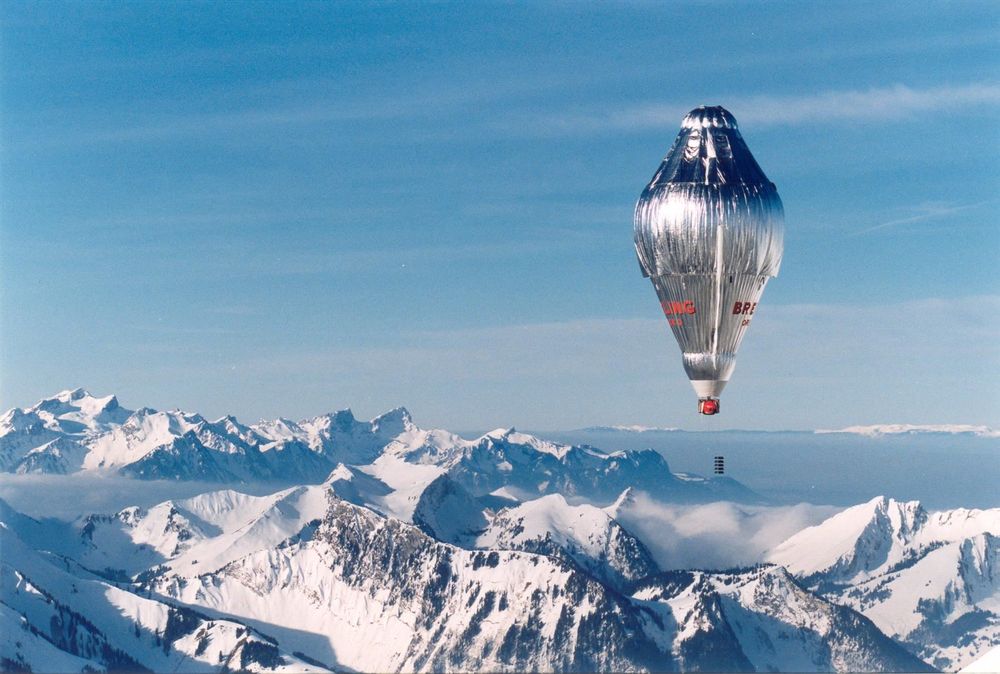 Stück des Breitling Orbiter 3 Ballons 1