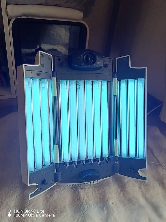 Cura del viso: Lampe bronzante UV 3D visage et decolleté  – Usato da Genève venduto da car_9qm9