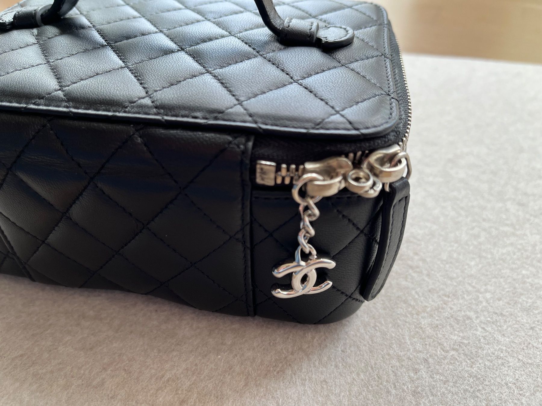 Chanel Portagioie: Chanel Vanity - Very good condition – Usato da Villars-sur-Glâne venduto da etoupe621 4
