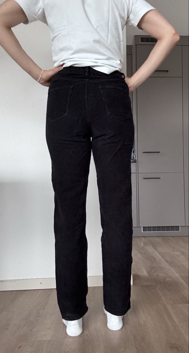 Pantaloni: Schwarze cordhose Hose – Usato da Zürich venduto da CaKoch17 4