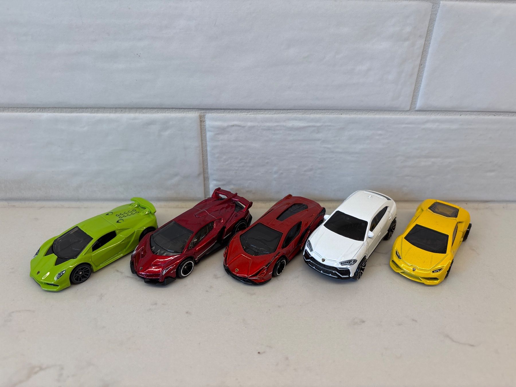Hot Wheels Voitures modèles: Lot de 5 Hotwheels Lamborghini 1/64 – D'occasion à Gollion par Hampton